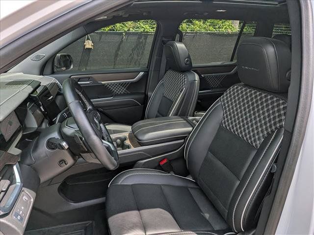 Used 2025 GMC Acadia Denali FWD image 32