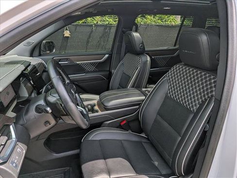 Used 2025 GMC Acadia Denali FWD image 32