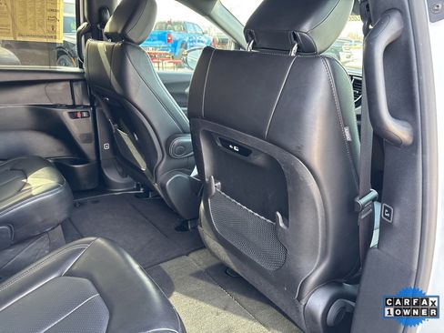 Used 2025 Chrysler Pacifica Select image 49