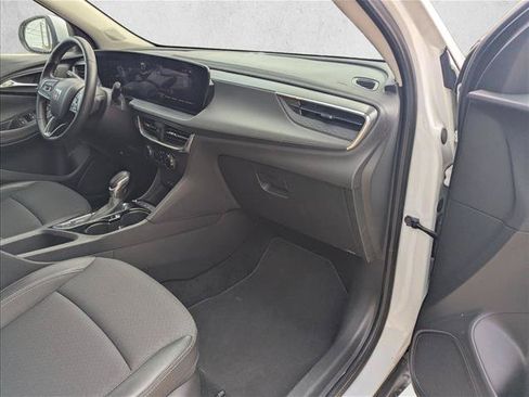 Used 2025 Buick Encore GX Preferred AWD/4WD image 18