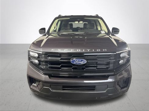 Used 2025 Ford Expedition Active AWD/4WD image 3