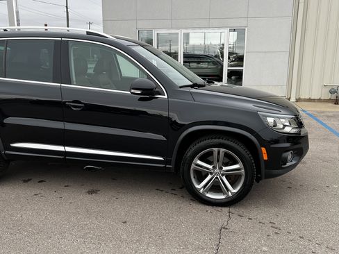 Used 2017 Volkswagen Tiguan Sport image 3