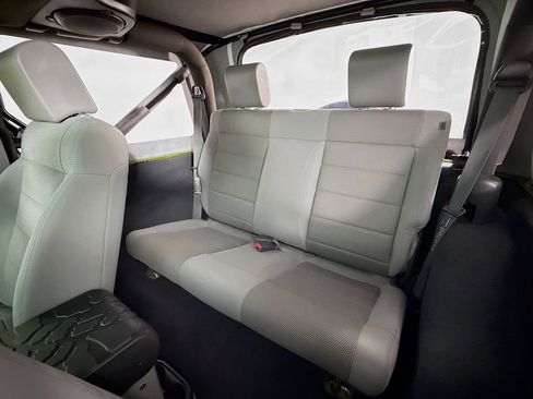 Used 2007 Jeep Wrangler Sahara w/ Dual Top Group image 20