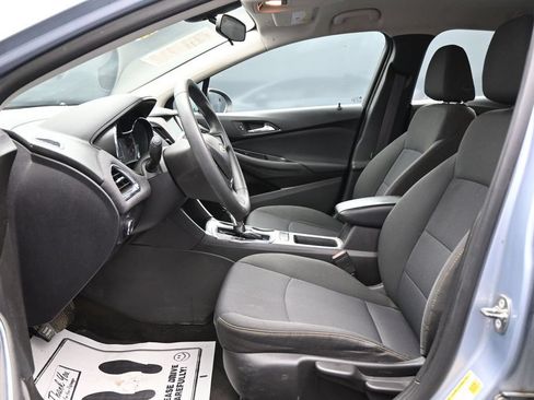 Used 2017 Chevrolet Cruze LS FWD image 9