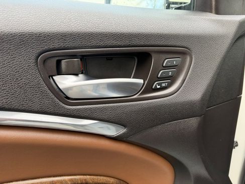 Used 2017 Acura MDX SH-AWD image 12