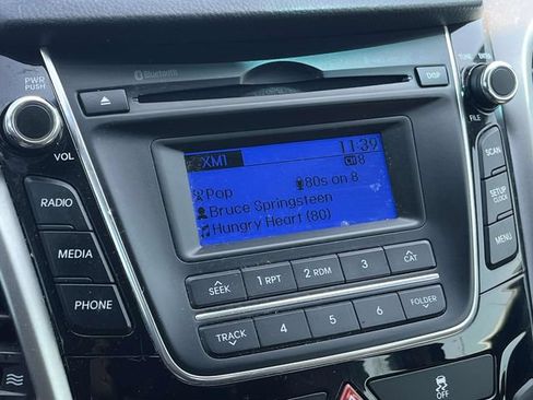 Used 2017 Hyundai Elantra GT FWD image 27