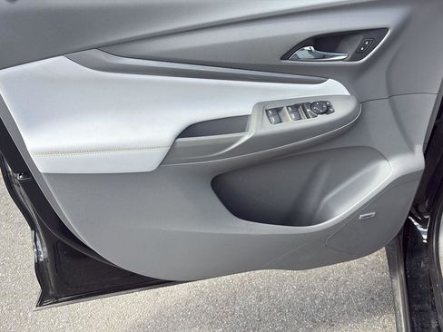 Used 2022 Chevrolet Bolt EUV Premier w/ Sun & Sound Package image 9