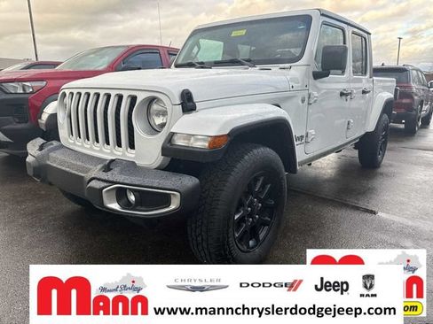 Used 2023 Jeep Gladiator Overland AWD/4WD image 1