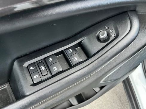 Used 2022 Jeep Grand Cherokee L Laredo AWD/4WD image 19