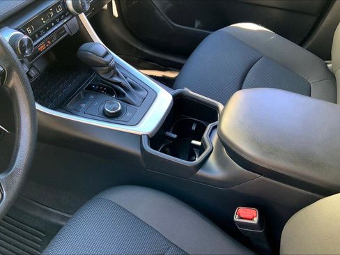 Used 2022 Toyota RAV4 LE image 15
