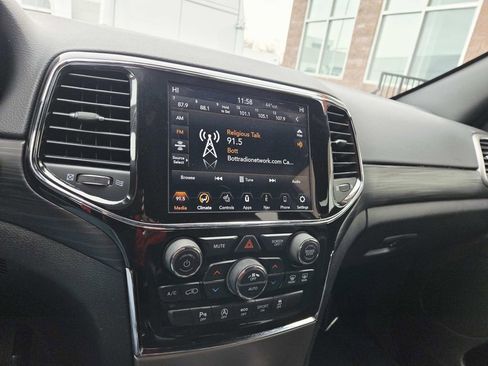 Used 2020 Jeep Grand Cherokee Altitude image 25