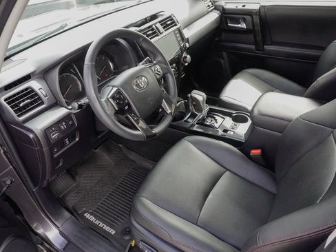 Used 2020 Toyota 4Runner TRD Off-Road Premium w/ Moonroof Package AWD/4WD image 18