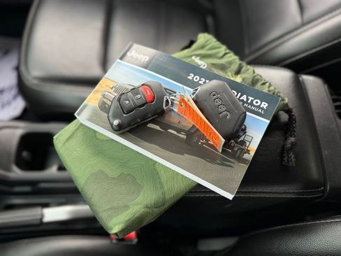 Used 2021 Jeep Gladiator Overland w/ Popular Equipment Package image 7
