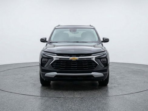 Used 2025 Chevrolet TrailBlazer LT FWD image 2