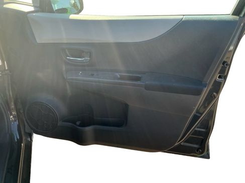 Used 2012 Toyota Yaris LE FWD image 17