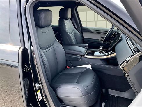 Certified 2025 Land Rover Range Rover Sport SE image 7