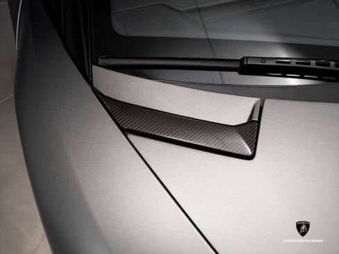 Used 2019 Lamborghini Aventador S AWD/4WD image 3