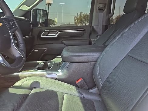 Used 2025 Chevrolet Silverado 2500 LTZ w/ LTZ Convenience Package AWD/4WD image 5