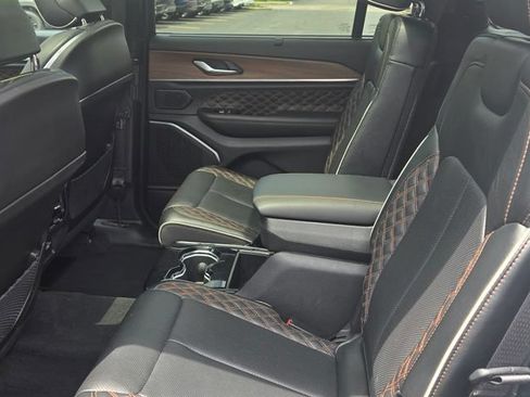 Used 2023 Jeep Grand Cherokee L Summit w/ Luxury Tech Group V AWD/4WD image 12