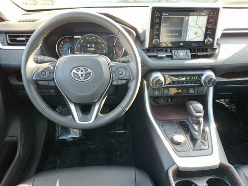 Used 2020 Toyota RAV4 Limited image 9