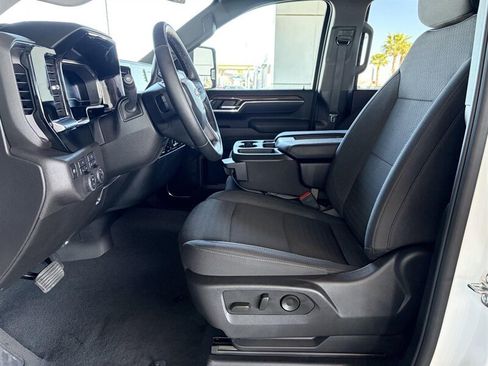 Used 2025 Chevrolet Silverado 2500 LT w/ Convenience Package AWD/4WD image 2
