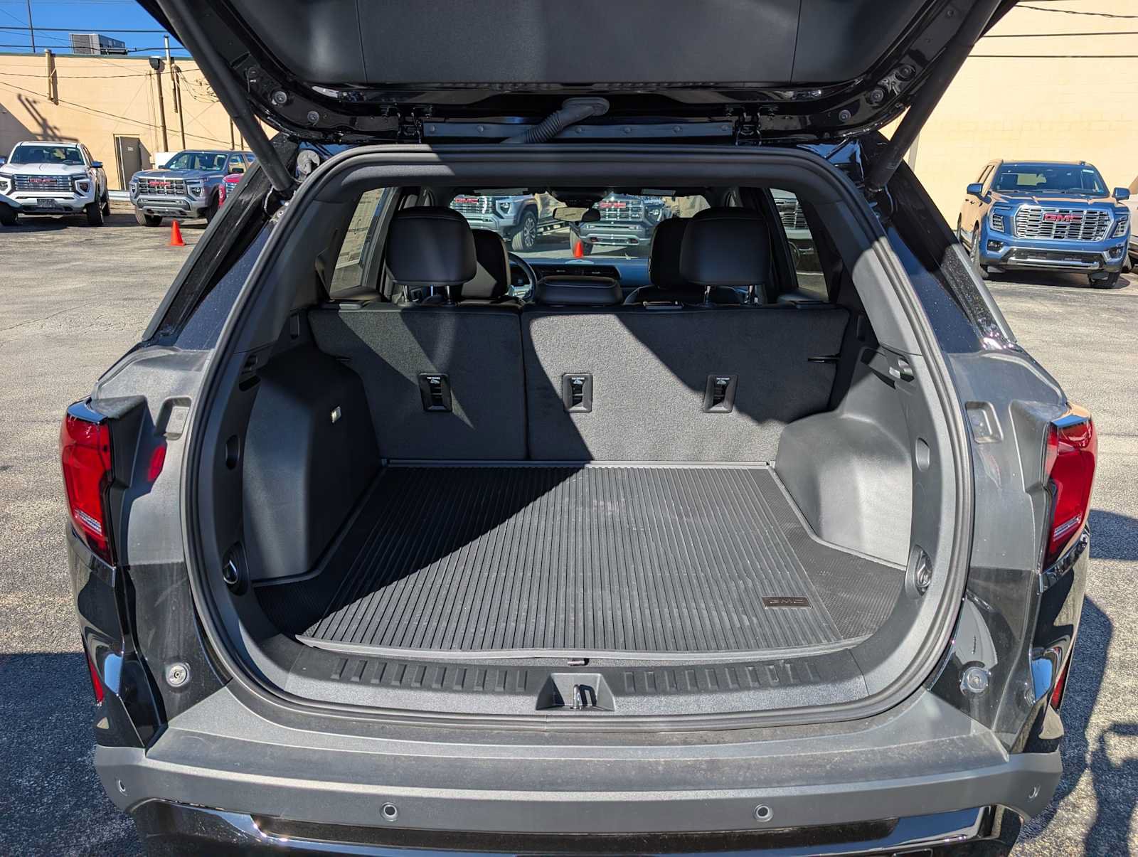 New 2027 GMC Terrain Elevation w/ Elevation Premium Package AWD/4WD image 7