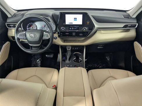Used 2023 Toyota Highlander XLE FWD image 24