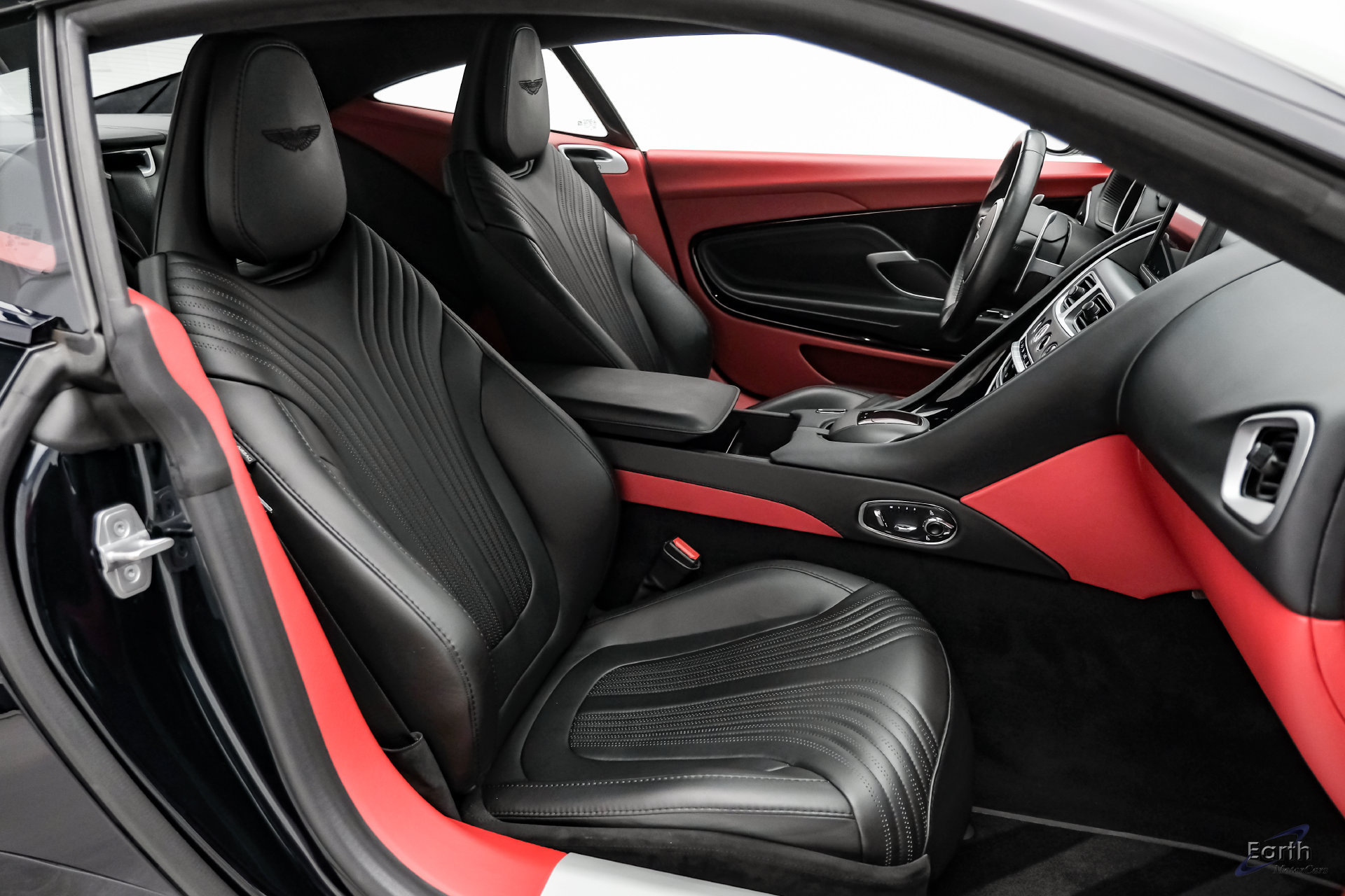 Used 2021 Aston Martin DB11 Coupe RWD image 42