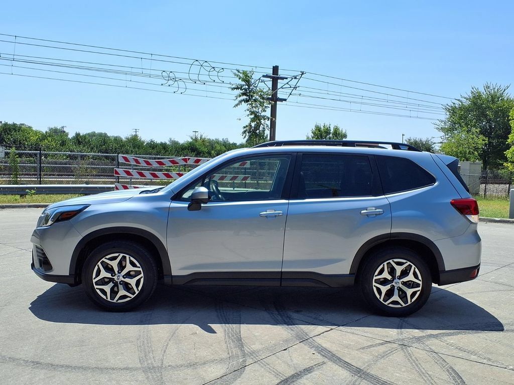 Used 2023 Subaru Forester Premium AWD/4WD image 6