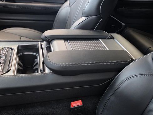 New 2025 Jeep Wagoneer L Series III w/ Premium Group I image 9