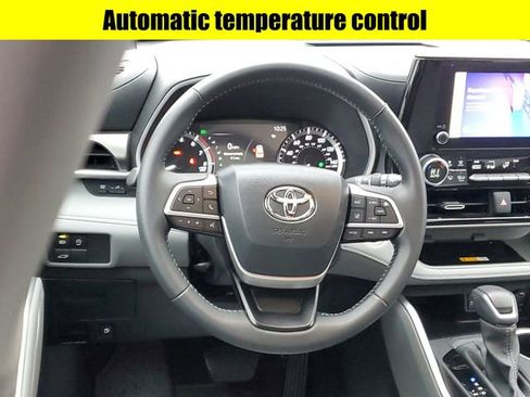 Used 2024 Toyota Highlander XLE image 10