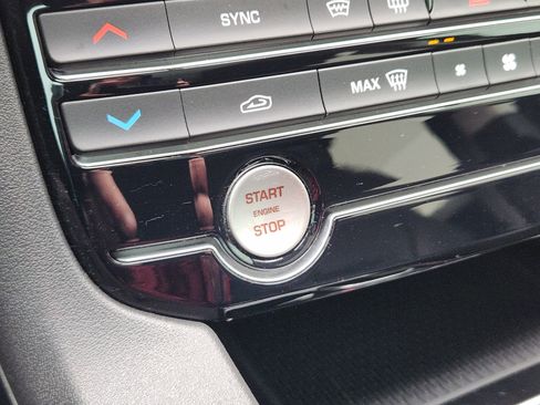 Used 2020 Jaguar F-PACE Premium image 19