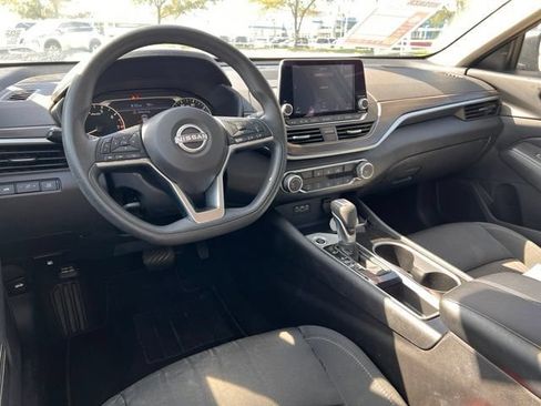 Used 2024 Nissan Altima 2.5 SV FWD image 13