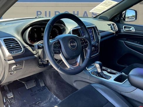 Used 2018 Jeep Grand Cherokee Altitude RWD image 19