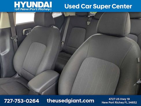 Certified 2025 Hyundai Venue SE FWD image 7