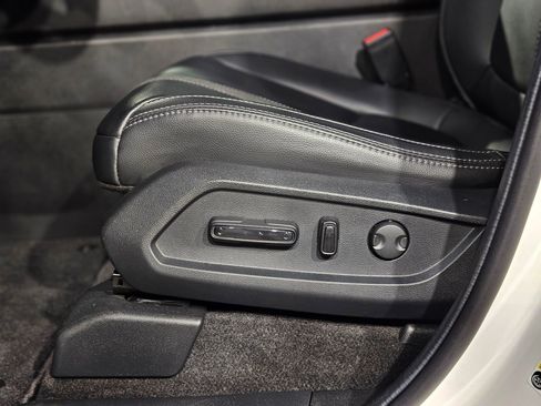 Used 2024 Honda Pilot Touring image 23