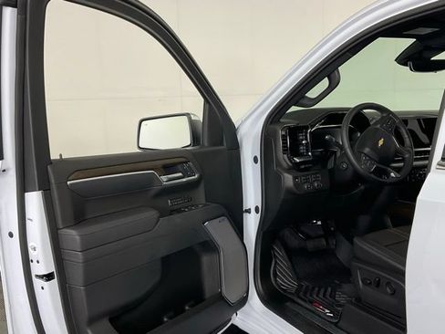 Used 2026 Chevrolet Silverado 1500 High Country w/ Technology Package AWD/4WD image 22