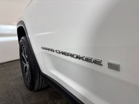 Used 2023 Jeep Grand Cherokee Limited AWD/4WD image 6