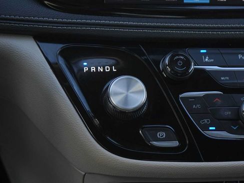 Used 2024 Chrysler Pacifica Limited FWD image 20