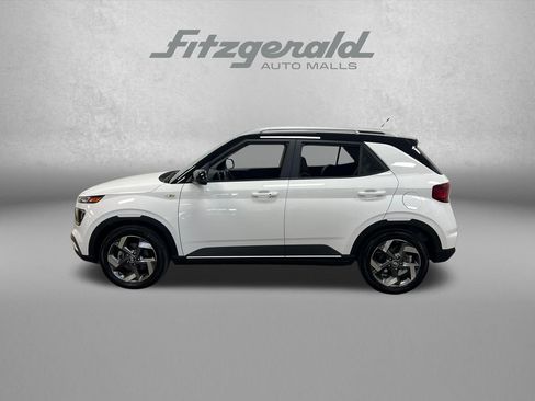 Used 2025 Hyundai Venue Limited FWD image 2