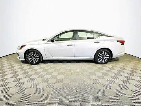 Used 2024 Nissan Altima 2.5 SV image 5
