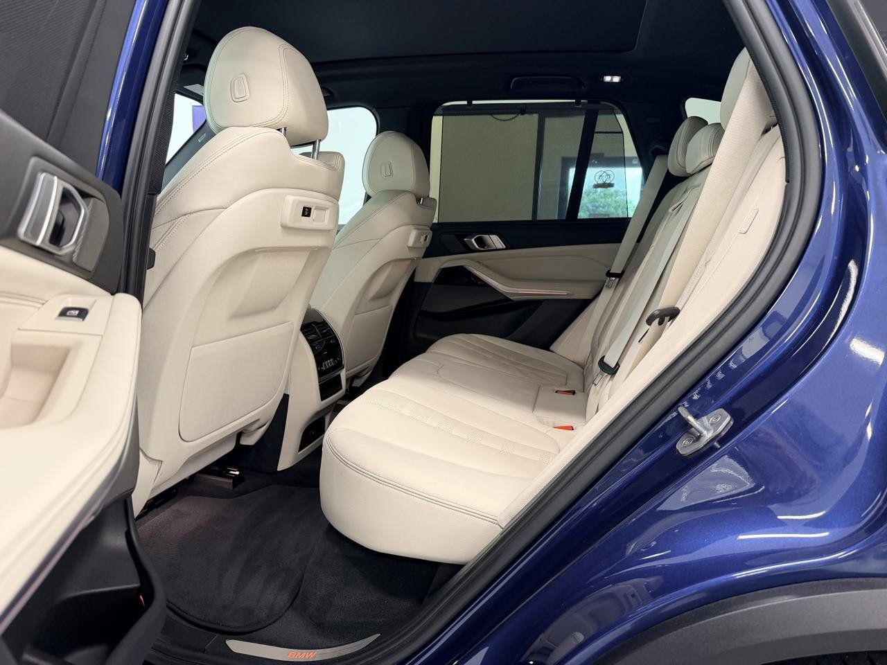 Used 2019 BMW X5 xDrive40i w/ Executive Package AWD/4WD image 22