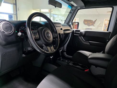 Used 2018 Jeep Wrangler Unlimited Sport w/ Connectivity Group AWD/4WD image 17