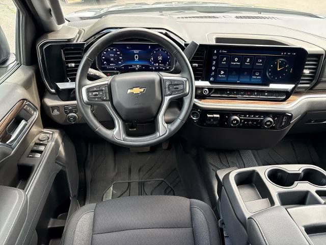 Used 2025 Chevrolet Silverado 1500 LT AWD/4WD image 18