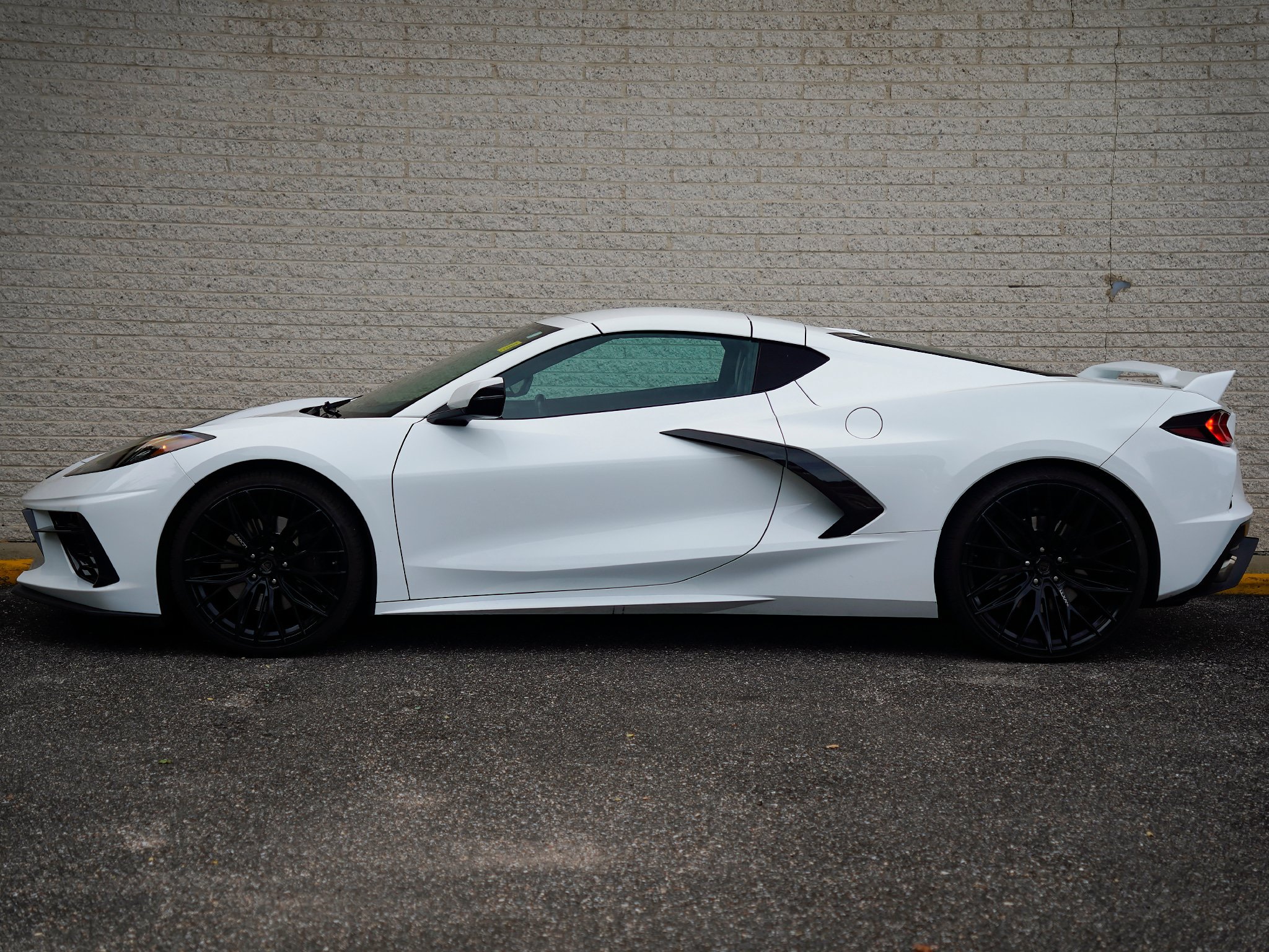 Used 2023 Chevrolet Corvette Stingray Premium Cpe w/ Z51 Performance Package RWD image 4