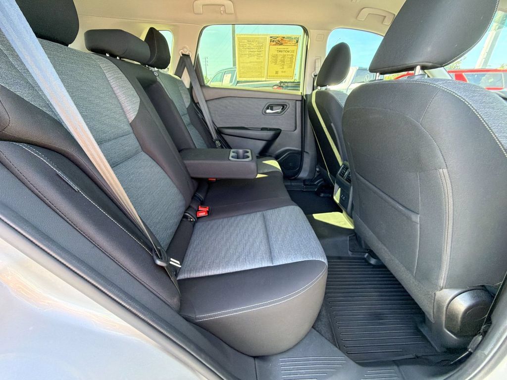Used 2023 Nissan Rogue SV AWD/4WD image 14