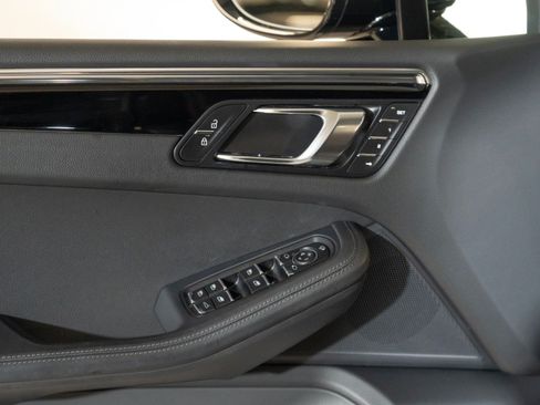 Certified 2026 Porsche Macan AWD/4WD image 21