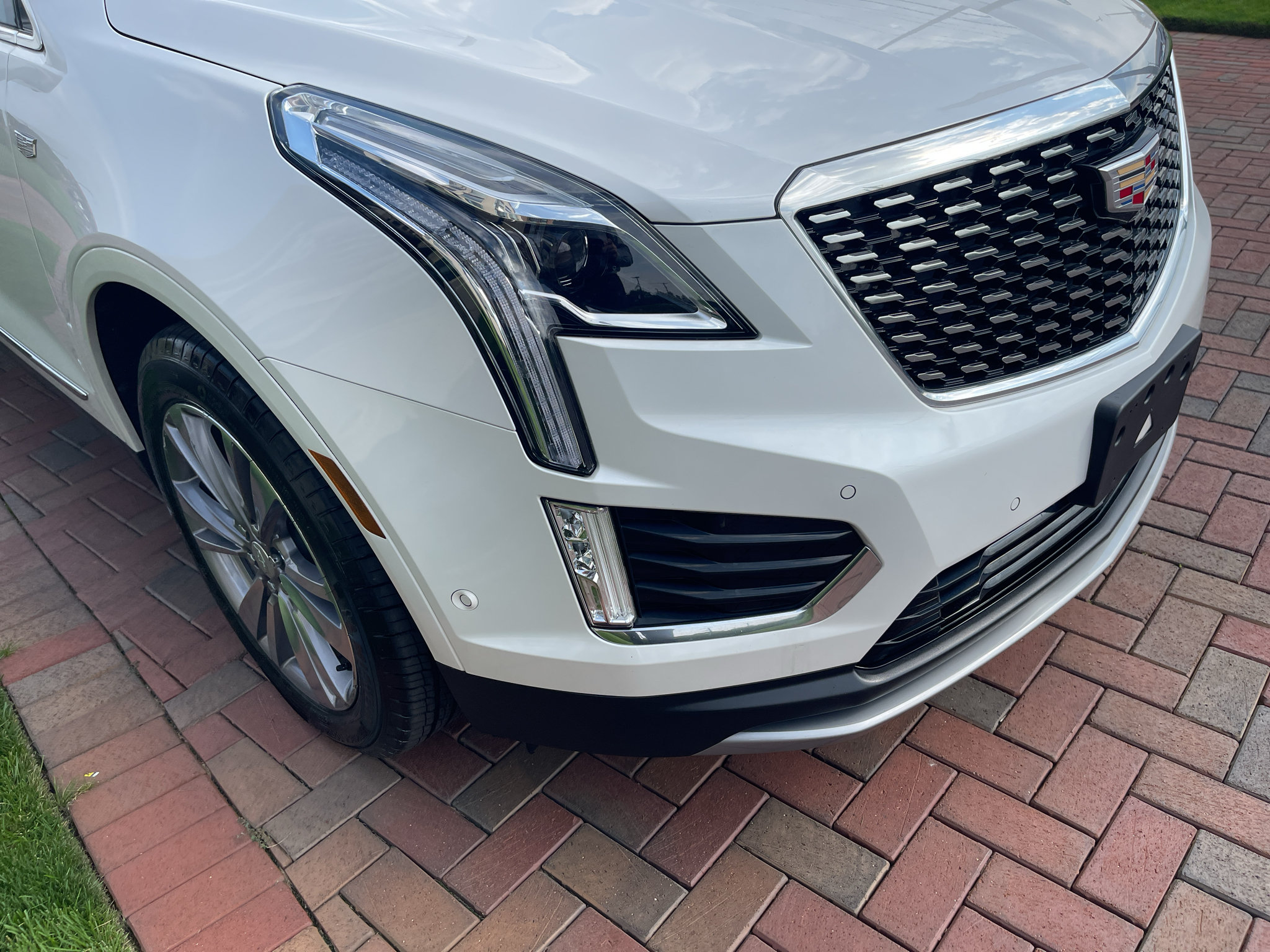 Used 2024 Cadillac XT5 Premium Luxury w/ Technology Package AWD/4WD image 4