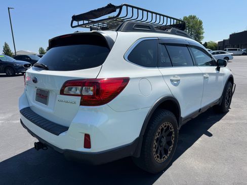 Used 2016 Subaru Outback 2.5i Limited AWD/4WD image 3