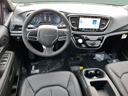 New 2026 Chrysler Pacifica Select image 7